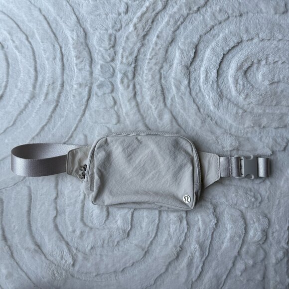 Lululemon Everywhere Belt Bag White Opal Large 2L - Picture 1 of 7